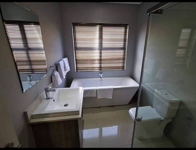2 BEDROOM APARTMENT FOR SALE IN FOURWAYS